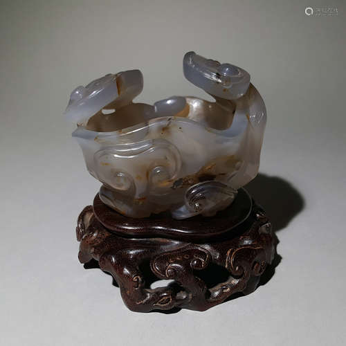 A CHINESE VINTAGE AGATE BRUSH WASHER