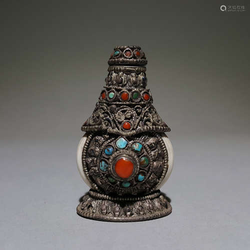 A CHINESE VINTAGE SLIVER SNUFF BOTTLE