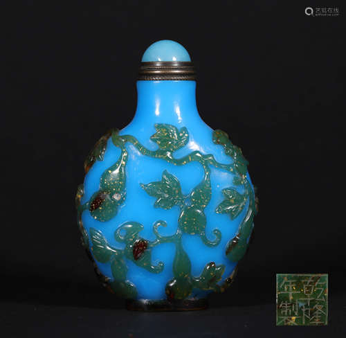 A CHINESE VINTAGE SNUFF BOTTLE