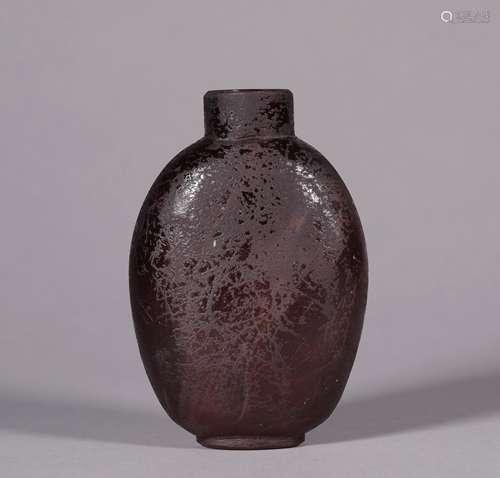 A CHINESE VINTAGE GLASS SNUFF BOTTLE