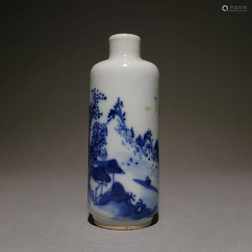 A CHINESE VINTAGE PORCELAIN SNUFF BOTTLE