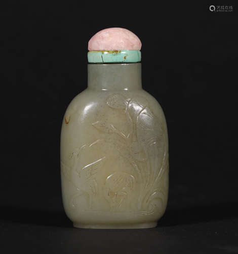 A CHINESE VINTAGE AGATE SNUFF BOTTLE