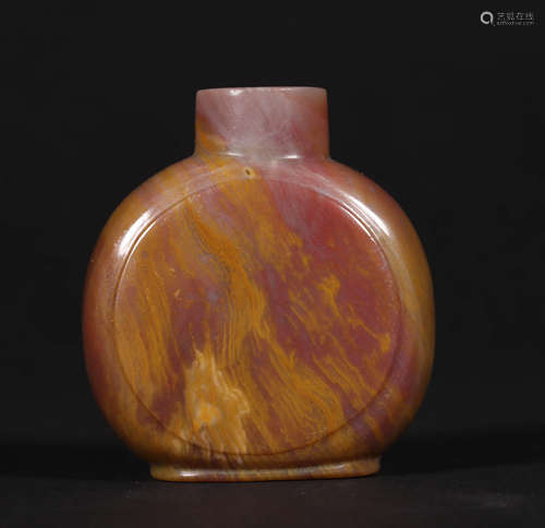 A CHINESE VINTAGE AGATE SNUFF BOTTLE