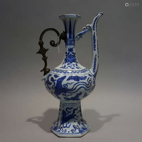 A CHINESE VINTAGE PORCELAIN KETTLE