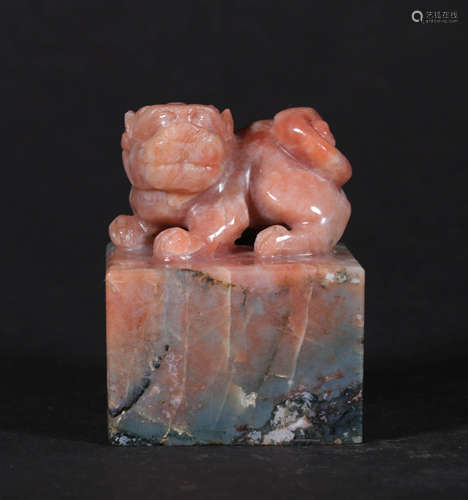 A CHINESE VINTAGE JADE  SEAL