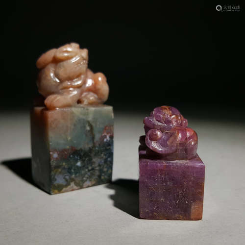 A PAIR OF CHINESE VINTAGE TOURMALINE SEALS