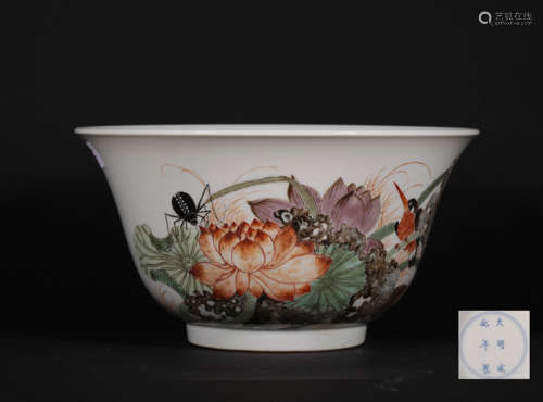 A CHINESE VINTAGE PORCELAIN BOWL