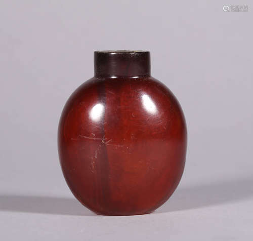 A CHINESE VINTAGE AMBER SNUFF BOTTLE