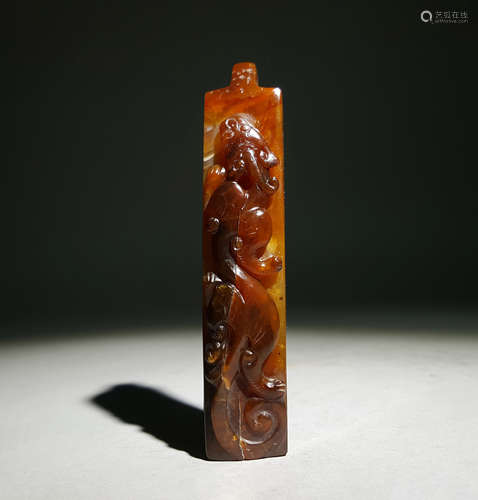 A CHINESE VINTAGE AGATE ITEM