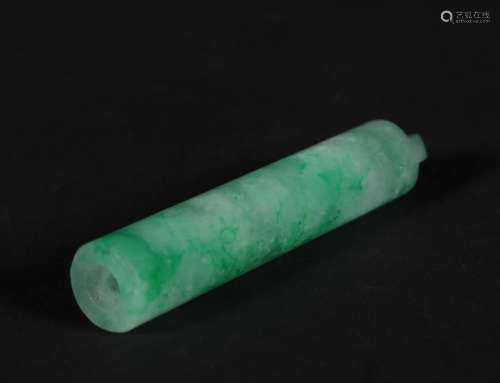 A CHINESE VINTAGE JADEITE ITEM