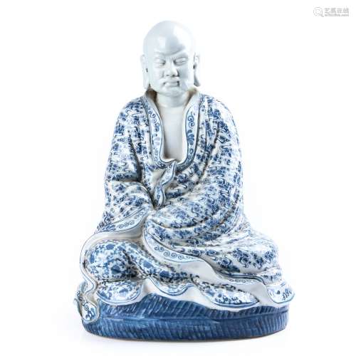 LARGE BLUE & WHITE PORCELAIN FIGURE OF A SEATED LUOHAN