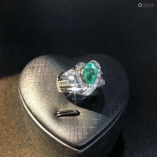 PLATINUM EMERALD RING