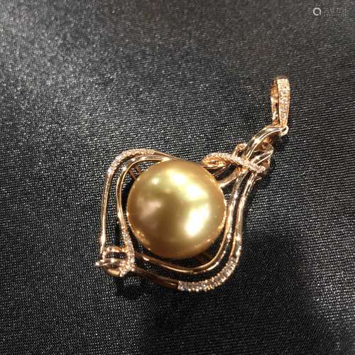 18K GOLD PENDANT