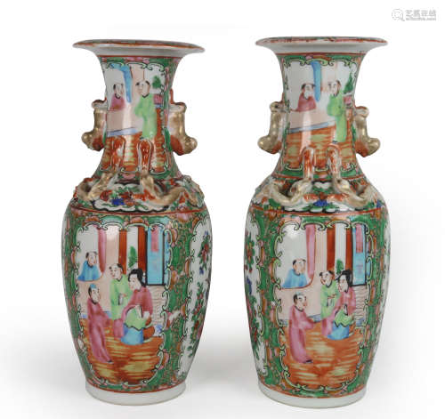 PAIR OF CHINESE EXPORT CANTON FAMILLE ROSE PORCELAIN VA