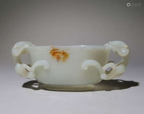 A CHINESE VINTAGE JADE CUP