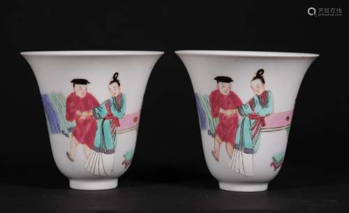 A PAIR OF CHINESE VINTAGE PORCELAIN CUPS
