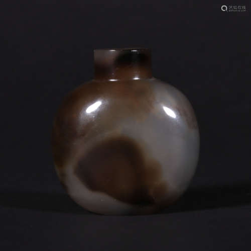 A CHINESE VINTAGE AGATE SNUFF BOTTLE