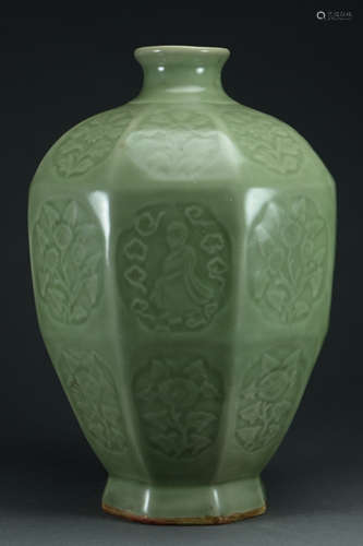 CHINESE CELADON GLAZED OCTAGONAL PORCELAIN VASE