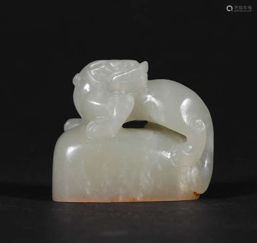 A CHINESE VINTAGE JADE  SEAL