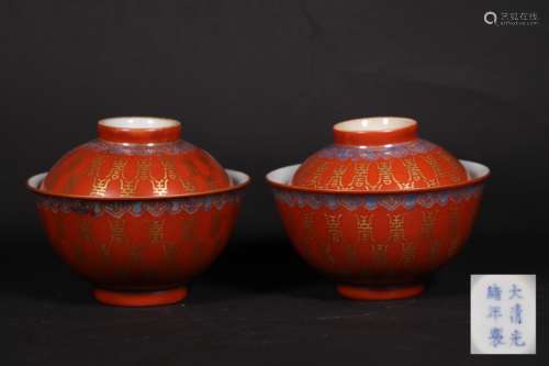 A PAIR OF CHINESE PORCELAIN LIDDED BOWLS