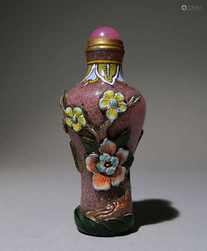 A CHINESE VINTAGE GLASS SNUFF BOTTLE