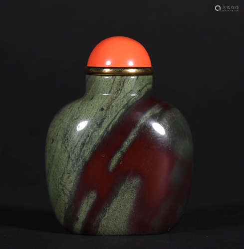 A CHINESE VINTAGE AGATE SNUFF BOTTLE