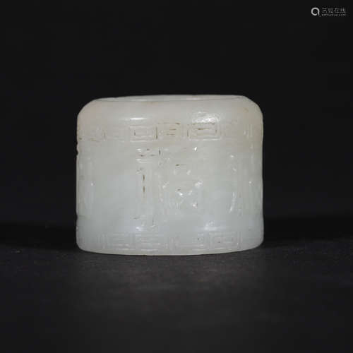 A CHINESE VINTAGE WHITE JADE THUMB RING