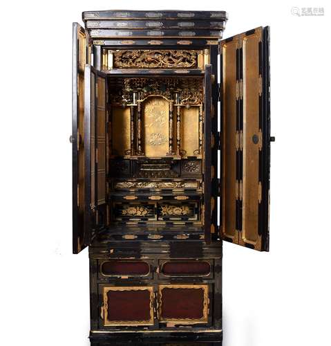 CHINESE GILT LACQUERED WOOD BUDDHIST SHRINE