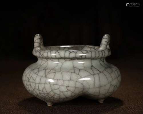 GUAN TYPE PORCELAIN TRIPOD CENSER