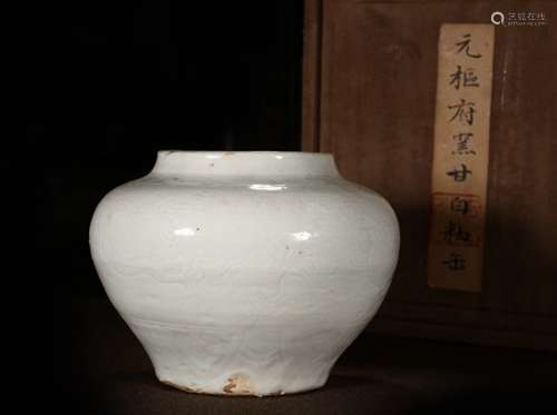 CHINESE WHITE GLAZED  PORCELAIN JAR