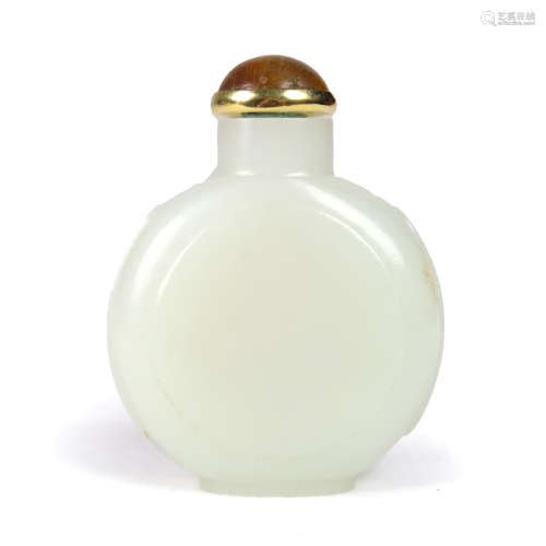 CHINESE CARVED WHITE JADE SNUFF BOTTLE