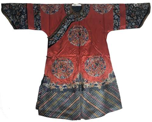 CHINESE EMBROIDERED SILK ROBE