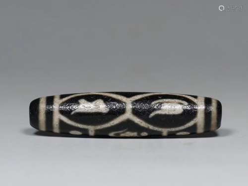 TIBETAN DZI BEAD