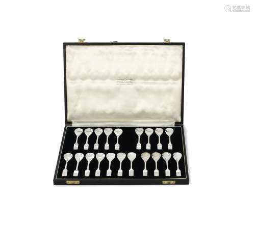 GERALD BENNEY: A cased set of twenty condiment spoons London 1956