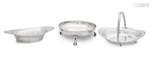 A stylish silver bowl by Goldsmiths & Silversmiths Company Ltd, London 1938 (3)