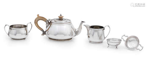 A three piece silver tea service by Edward Barnard & Sons Ltd, London 1969/70 (6)