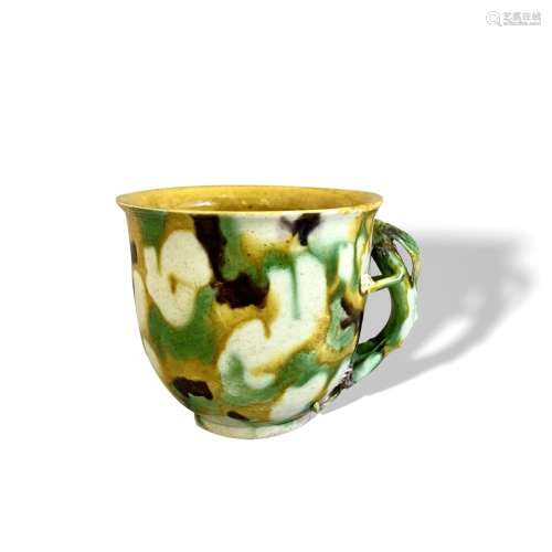 An 'Egg and Spinach' Enamelled Biscuit Libation Cup, Kangxi Period, Qing Dynasty清康熙 虎皮三彩螭龙小杯
