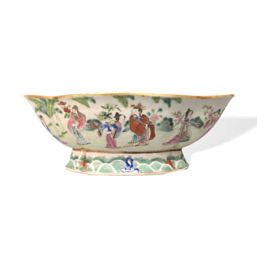 A Famille-Rose ‘Figure' Lobed Bowl, Daoguang Period, Qing Dynasty清道光 粉彩十二花神葵口碗