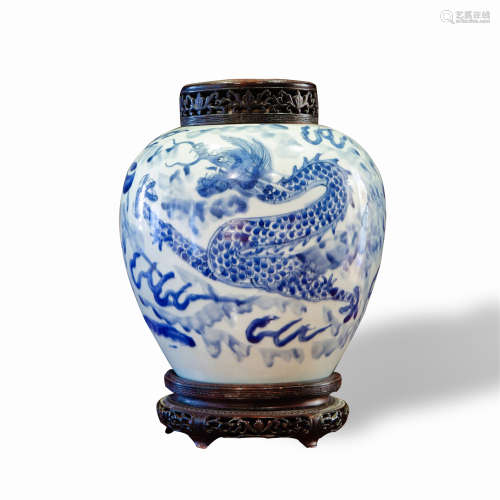 A Blue And White 'Dragon' Jar, Qing Dynasty清 青花龙纹罐