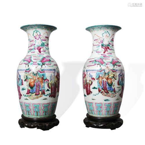 A Pair of Famille-Rose Baluster Vases, 19th Century19世纪 粉彩人物故事图大瓶 (一对)