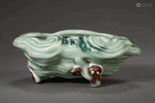 A rare Celadon-Glazed (Underglaze-copper-red) Brush Washer. Qianlong mark