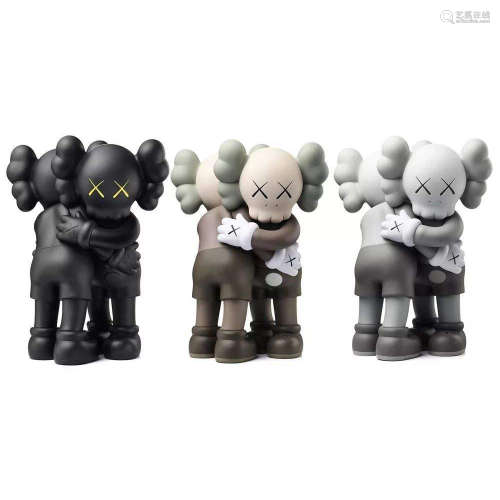 2018年 KAWS 布莱恩·唐纳利 TOGETHER Companion（棕、灰、黑）（三件一组） 彩绘 搪胶