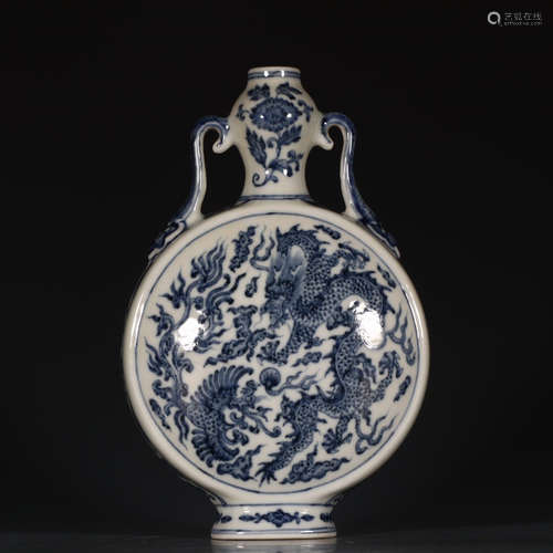 A Chinese Blue and White Dragon&phoenix Pattern Porcelain Vase