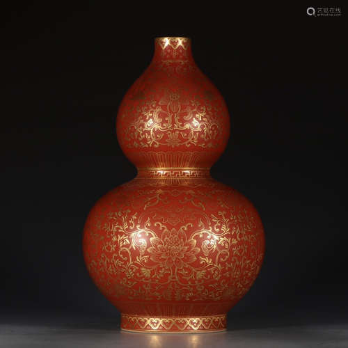 A Chinese Famille Rose Gild Floral Porcelain Gourd-shaped Vase