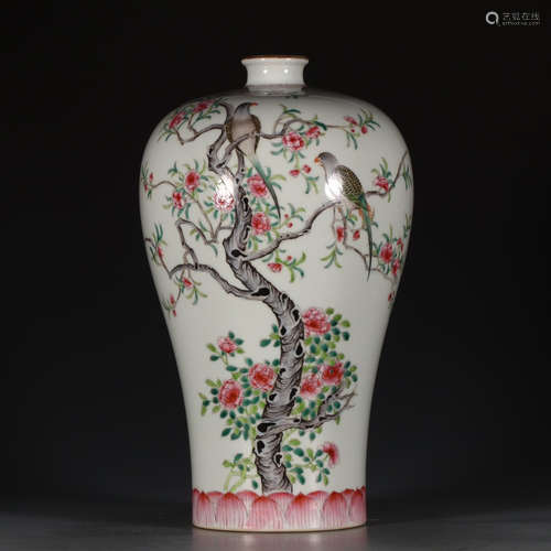 A Chinese Famille Rose Flower&Bird Pattern Porcelain Vase