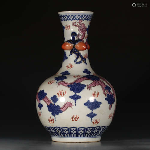 A Chinese Blue and White Carmine Dragon Pattern Porcelain Vase