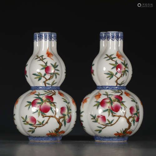 A Chinese Famille Rose Porcelain Three Holes Gourd-shaped Vase