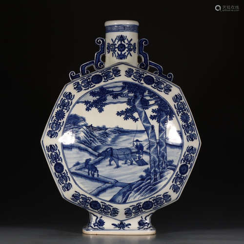 A Chinese Blue and White Floral Porcelain Vase