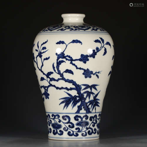 A Chinese Blue and White Painted Porcelain Vase