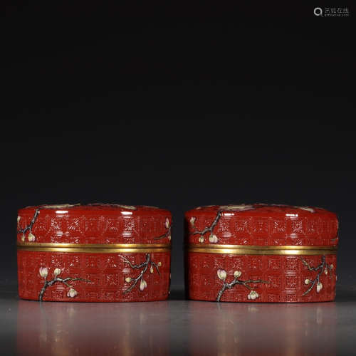 A Pair of Chinese imitation Lacquerwork Famille Rose Porcelain Seal Box